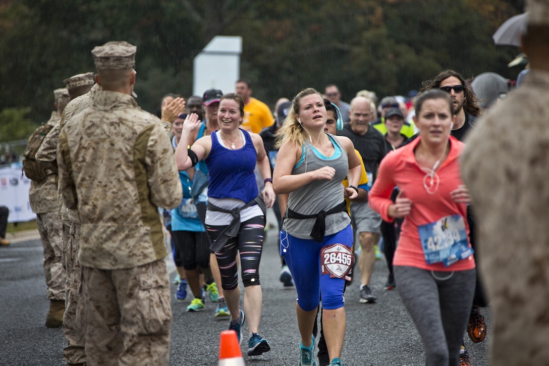 Marines support runners during the the Marine Corps Marathon 10k at Arlington, Va., Oct. 25, 2015. U.S. Marine Corps photo by Sgt. Gabriela Garcia