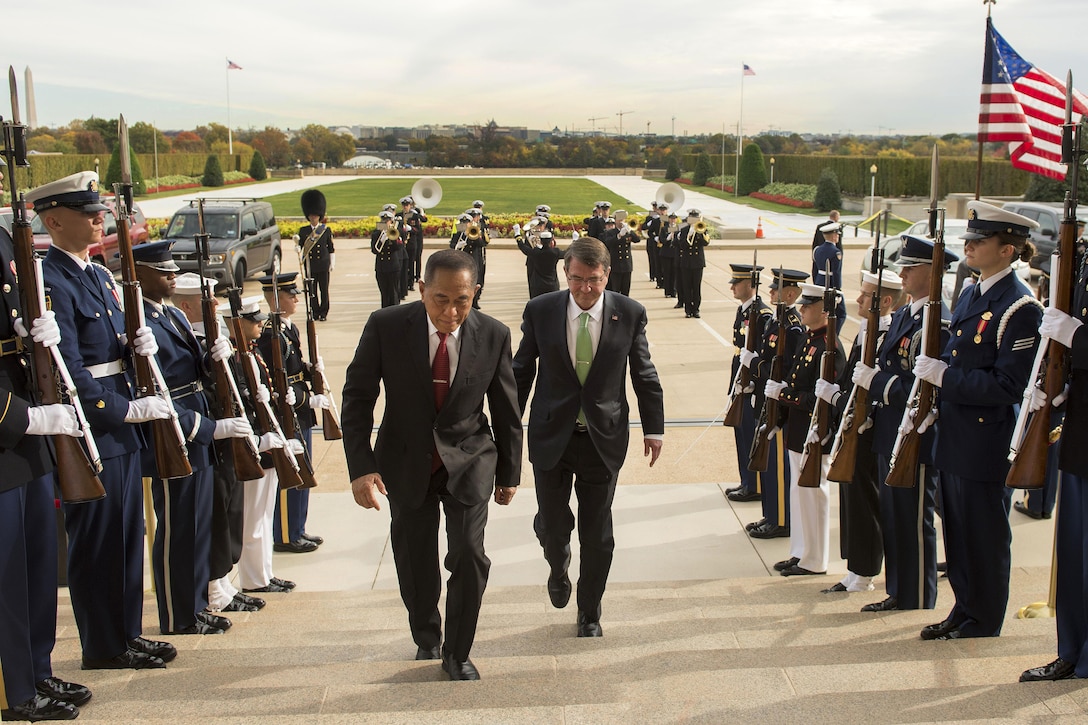 U.S. Defense Secretary Ash Carter welcomes Indonesian Defense Minister Ryamizard Ryacudu during an honor cordon at the Pentagon, Oct. 26, 2015. The two leaders met to discuss matters of mutual importance and to sign the Joint Statement on Comprehensive Defense Cooperation. DoD photo by U.S. Air Force Senior Master Sgt. Adrian Cadiz