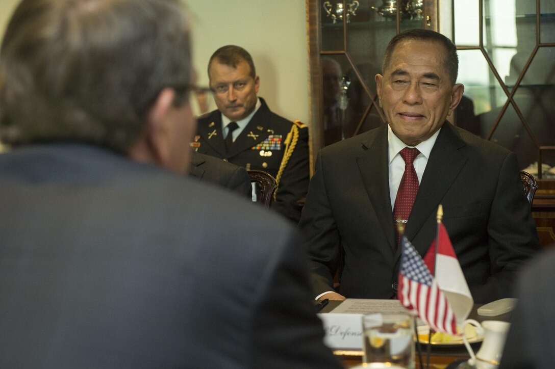 Indonesian Defense Minister Ryamizard Ryacudu meets with U.S. Defense Secretary Ash Carter at the Pentagon, Oct. 26, 2015. DoD photo by U.S. Air Force Senior Master Sgt. Adrian Cadiz