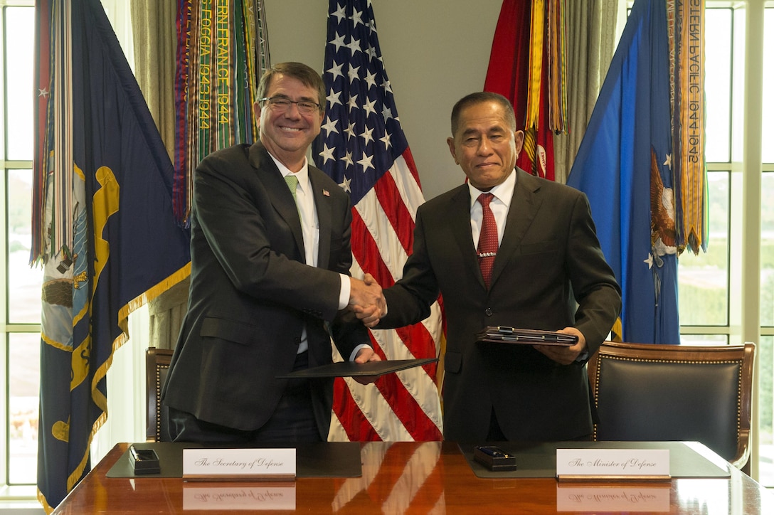 U.S. Defense Secretary Ash Carter and Indonesian Defense Minister  Ryamizard Ryacudu shake hands after signing the Joint Statement on Comprehensive Defense Cooperation at the Pentagon, Oct. 26, 2015. DoD photo by U.S. Air Force Senior Master Sgt. Adrian Cadiz 