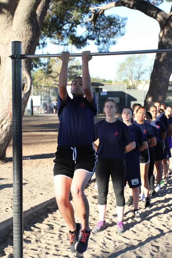 A poolee performs the flexed-arm hang during a female pool function at Recruiting Station Los Angeles, Oct. 24, 2015, to build camaraderie and spread knowledge about the Marine Corps. (Official U.S. Marine Corps photo/Released)