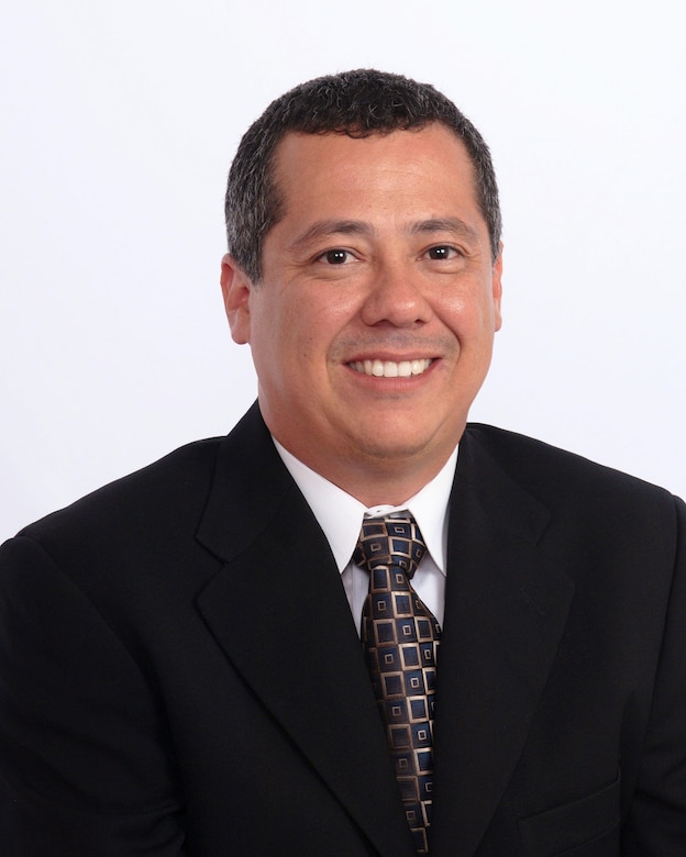 Victor Garcia, a project manager in the New Orleans District, was presented the Professional Achievement (Level 1) Award at the 27th Annual HENAAC Conference held in Pasadena, California, Oct. 14-18.