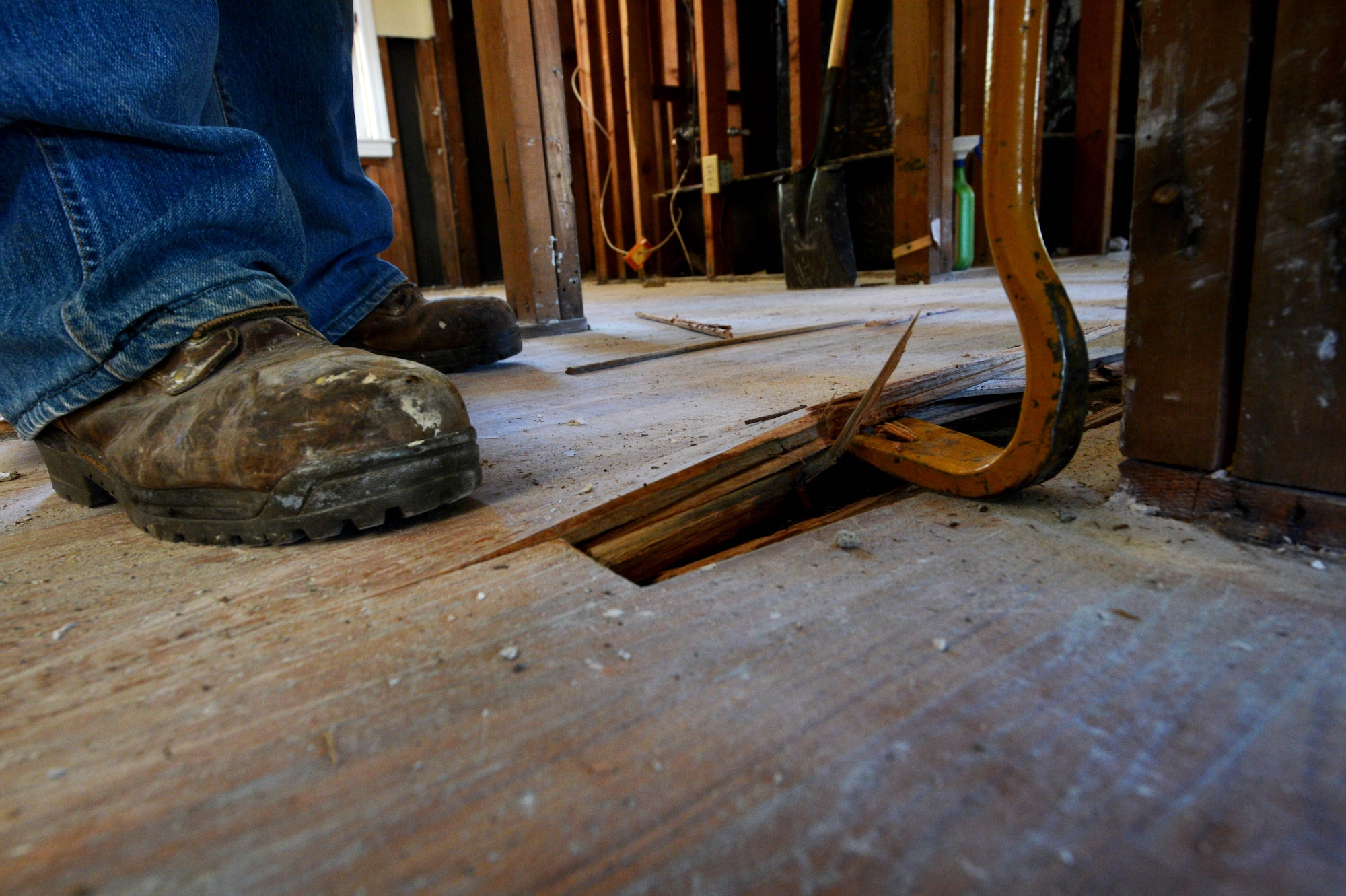 A disaster relief volunteer uses a crowbar to remove wood floors from a home affected by the flood in Sumter, S.C., Oct. 19, 2015. Thirty-two Shaw Air Force Base, S.C., Airmen totaled 320 hours in disaster relief efforts within the Sumter community during the three day shift. (U.S. Air Force photo by Senior Airman Diana M. Cossaboom/Released)
