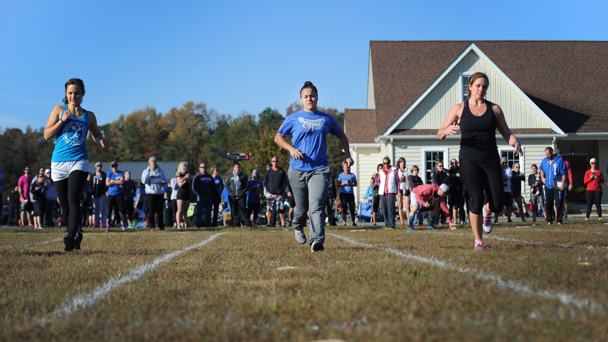 Airman 1st Class Karla Montes, 436th Dental Squadron dental assistant, center, competes in the first workout of the day in the Eastern Shore Affiliate Challenge Oct. 17, 2015, in Georgetown, Del. The challenge included three events consisting of a shuttle under, clean and jerk ladder and hang cleans including bar facing burpees. (U.S. Air Force photo/Staff Sgt. Elizabeth Morris)