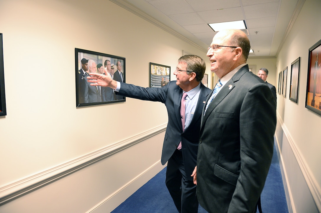 U.S. Defense Secretary Ash Carter shows Israeli Defense Minister Moshe Yaalon recent photos at the Pentagon, Oct. 27, 2015. DoD photo by U.S. Army Sgt. 1st Class Clydell Kinchen