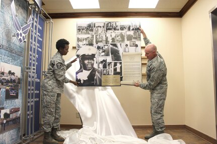 Maj. Gen. Garrett Harencak (right) and Master
Sgt. Kimberly Williams unveil a mural showcasing
Airman 1st Class Joel C. Loftis in a building dedication
ceremony Oct. 20 at the Air Force Recruiting
Service headquarters. Building 491 on Joint Base
San Antonio-Randolph was previously a dormitory
named Loftis Hall after the Airman who was killed
during an attack at Rhan Rang Air Base, Vietnam
on June 7, 1969. He was 22 years old.
The mural hangs in the AFRS entryway, not as
a reminder of the circumstances of his death, but
how he lived his life. By accounts from those who
knew him in high school, Loftis loved life and always
strived to inspire and lift the morale of those
around him. According to one remembrance website,
"Joel was one of the most humble and talented
people I have ever met. However, it was more
than just talent. He was special. He always had a
smile on his face."