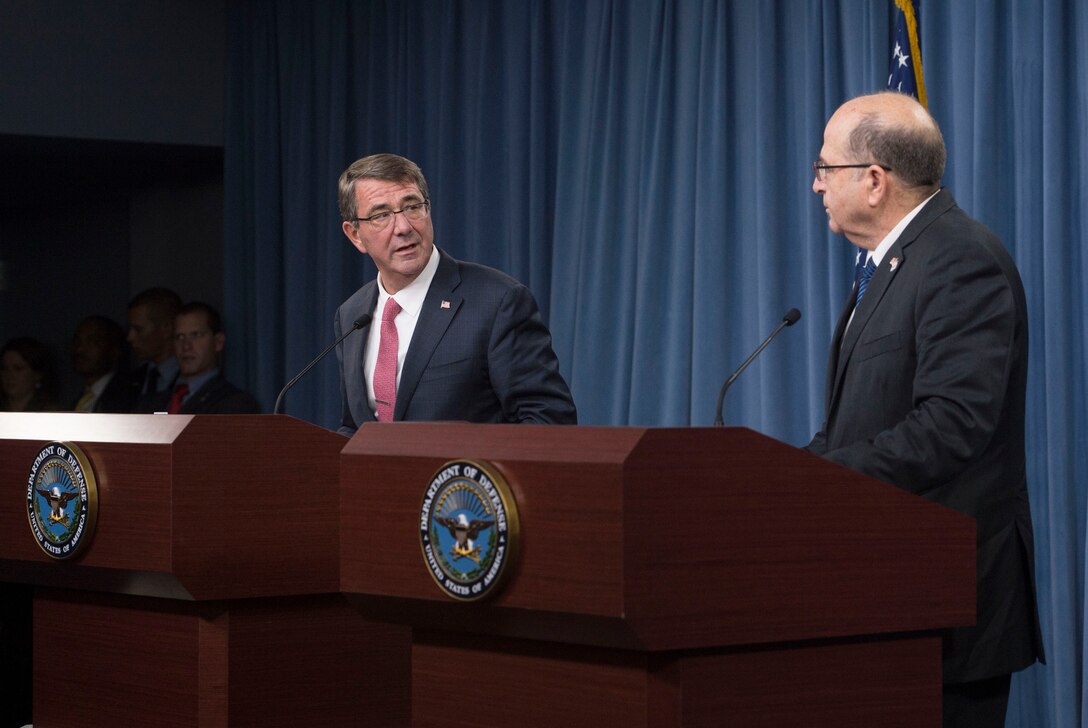 U.S. Defense Secretary Ash Carter, left, and Israeli Defense Minister Moshe Yaalon conduct a joint press conference at the Pentagon, Oct. 28, 2015. DoD photo by U.S. Air Force Senior Master Sgt. Adrian Cadiz 