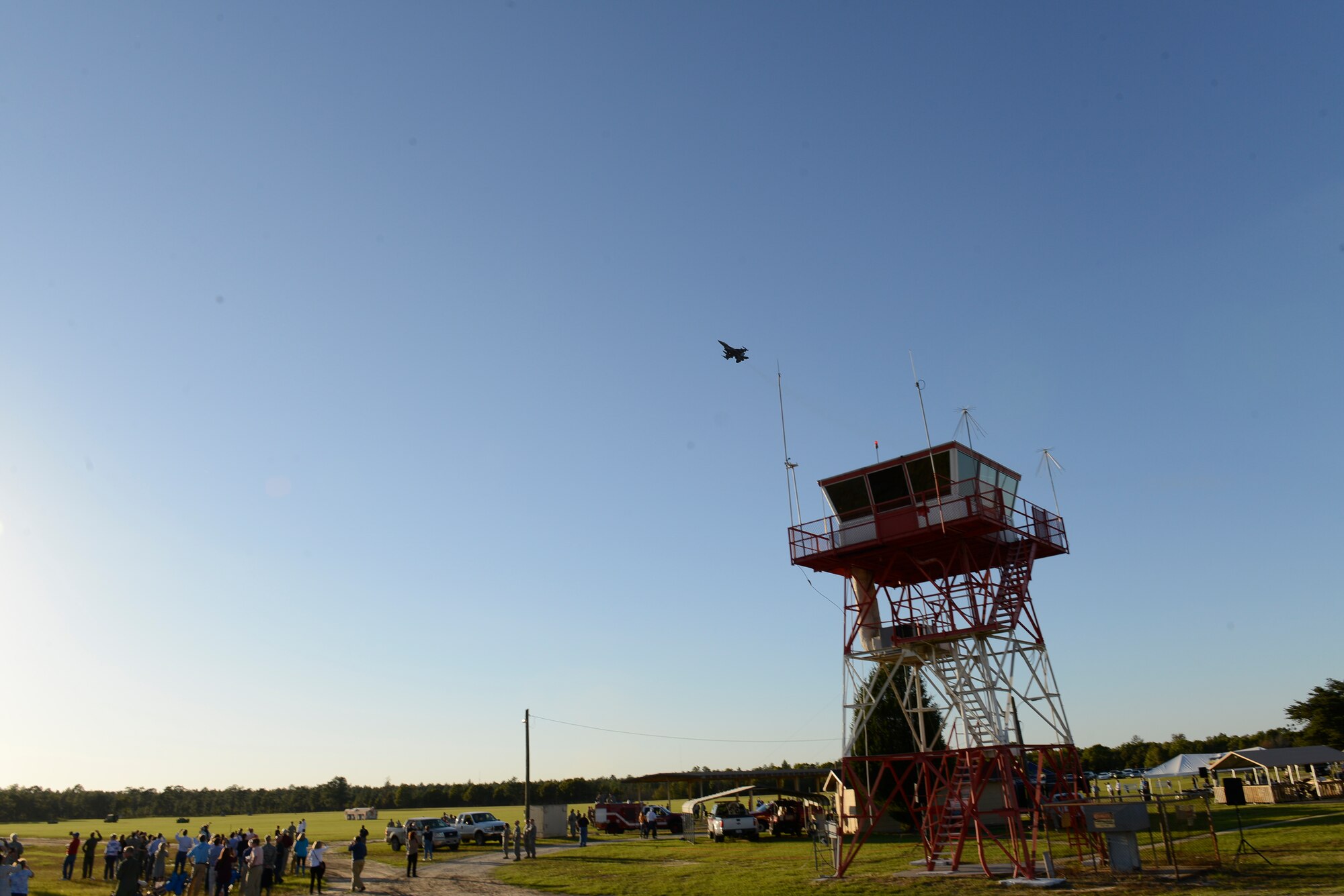 Spectators watch as an F-16CM Fighting Falcon assigned to the 77th Fighter Squadron performs a fly-over at Poinsett Electronic Combat Range in Wedgefield, S.C., Oct. 15, 2015. The Shaw-Sumter Community Council welcomed the local community onto the training range for aerial demonstrations from F-16s  and F-15E Strike Eagles assigned to the 335th FS, Seymour Johnson AFB, N.C.. (U.S. Air Force photo by Airman 1st Class Christopher Maldonado/Released)