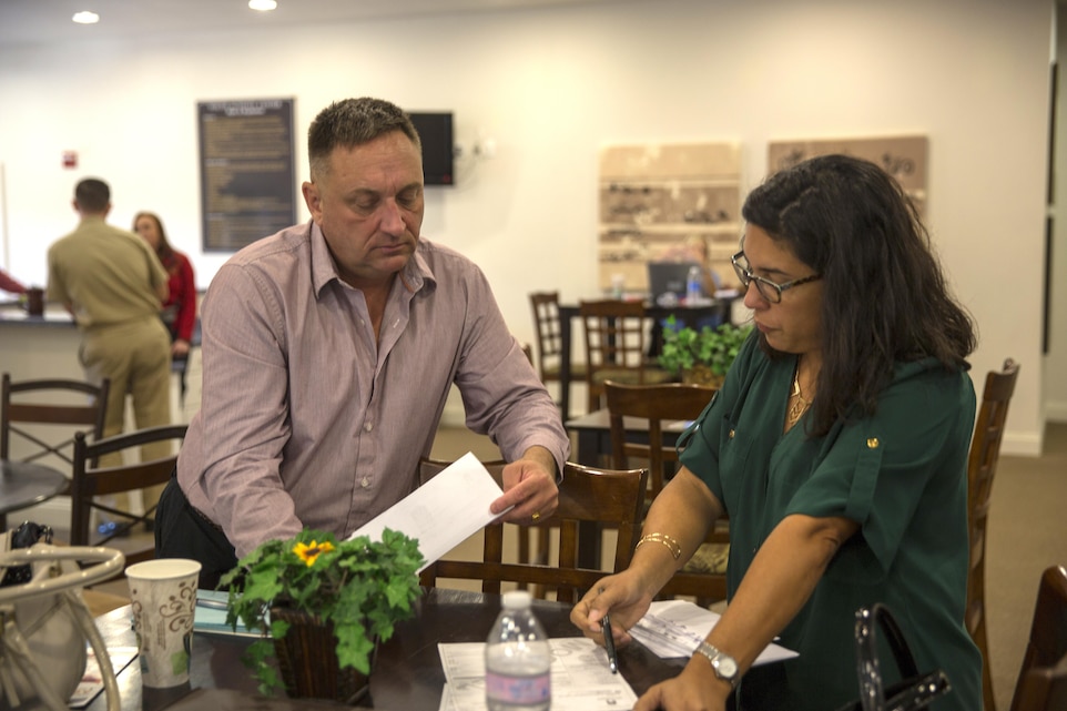 Tonya Middleton, wife of Lt. Col. Brian Middleton, 3rd Battalion, 4th Marine Regiment, discusses the Resident Energy Conservation Program with Andrew Killion, regional and national energy manager, Lincoln Military Housing, during an open forum at LMH’s Ocotillo Community Center, Oct. 23, 2015. During the event, LMH representatives addressed families’ questions and concerns about the program. (Official Marine Corps photo by Lance Cpl. Levi Schultz/Released)