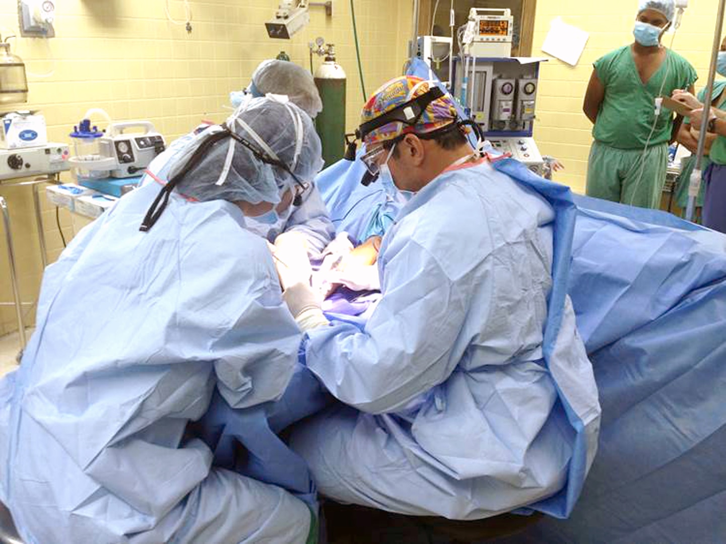 Army Lt. Col. Mickey Cho and Honduran residents work on a case. The Brooke Army Medical Center team conducted a medical readiness exercise in Tegucigalpa, Honduras Sept. 16-30, focusing on orthopedic procedures to hand and arm injuries. (U.S. Army photo/Released)