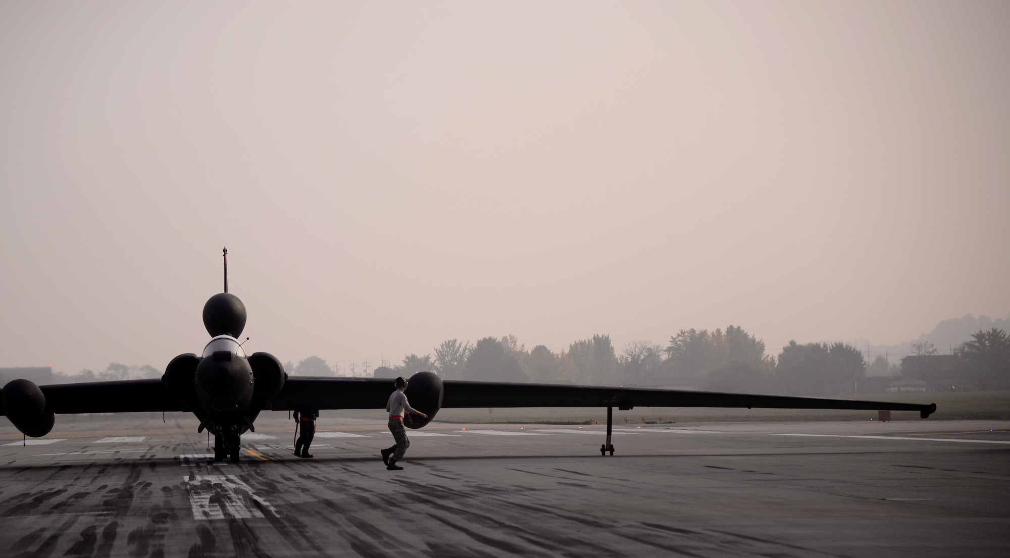 Airmen assigned to the 5th Reconnaissance Squadron perform last-minute checks on a U-2 Dragon Lady before it takes off Oct. 23, 2015, at Osan Air Base, South Korea. The U-2 Dragon Lady is an important part of the Air Force’s intelligence, surveillance and reconnaissance (ISR) mission enterprise, and provides high-altitude, all-weather surveillance and reconnaissance in direct support of U.S. and allied forces. (U.S. Air Force photo/Staff Sgt. Benjamin Sutton) 