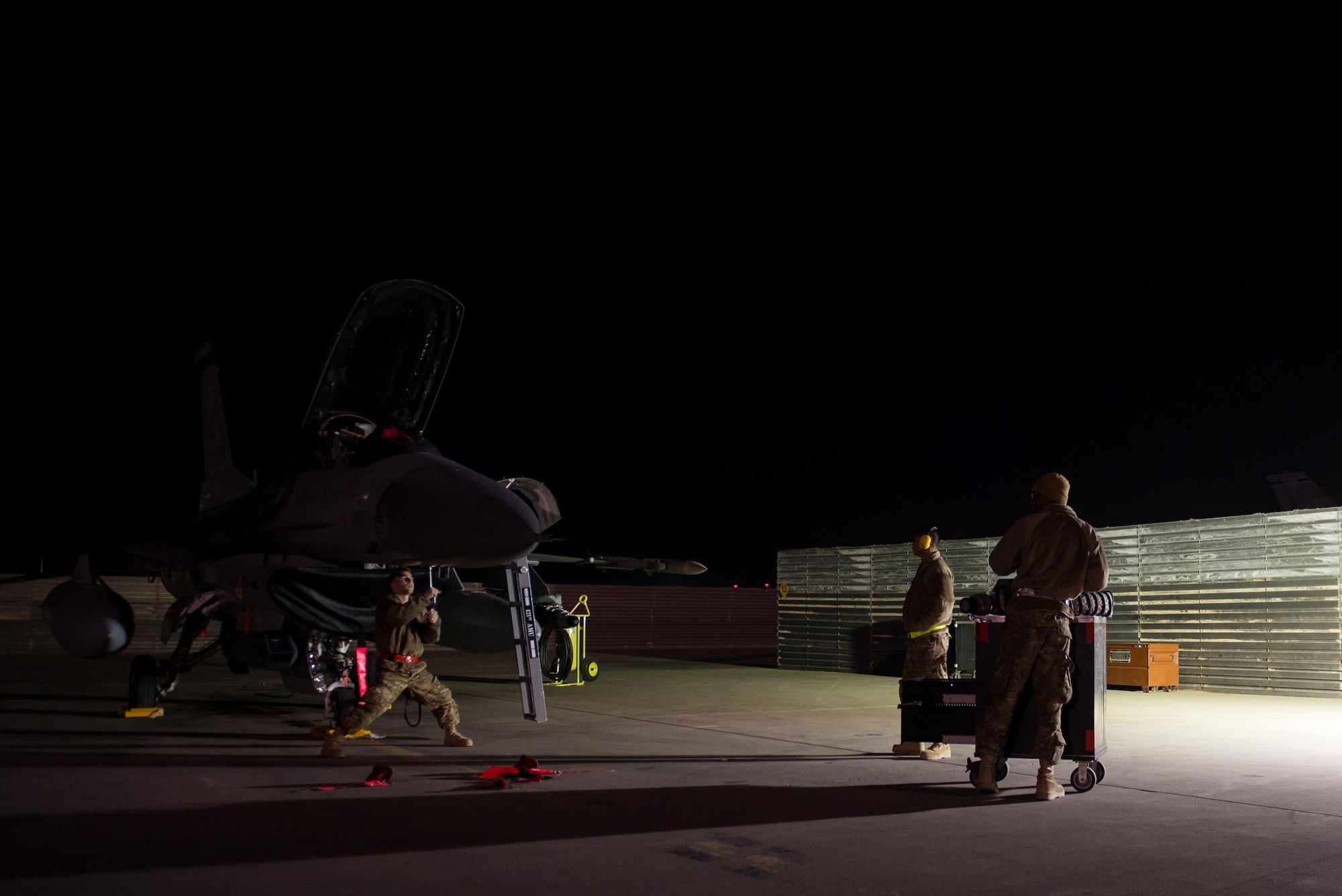 Airmen with the 455th Expeditionary Aircraft Maintenance Squadron, deployed from Hill Air Force Base, Utah, perform maintenance on an F-16 Fighting Falcon at Bagram Airfield, Afghanistan, Oct. 28, 2015. The 421st Fighter Squadron will relieve the 555th Expeditionary Fighter Squadron from Aviano Air Base, Italy this month. (U.S. Air Force Photo by Tech. Sgt. Joseph Swafford/Released)
