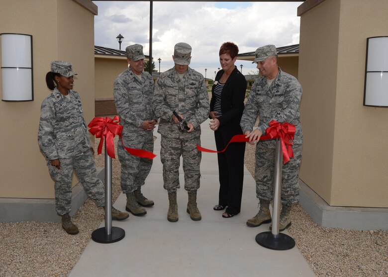 luke afb lodging
