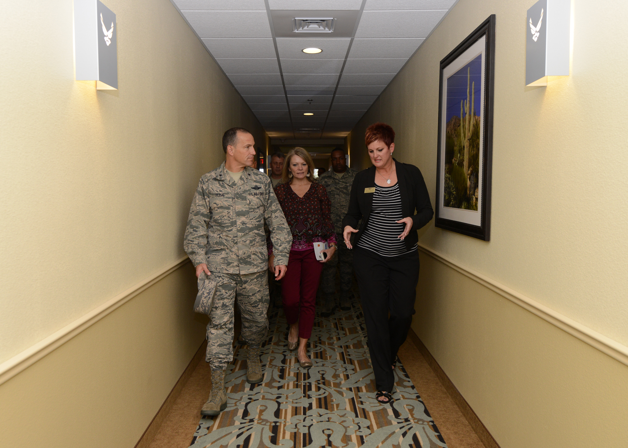 luke afb lodging
