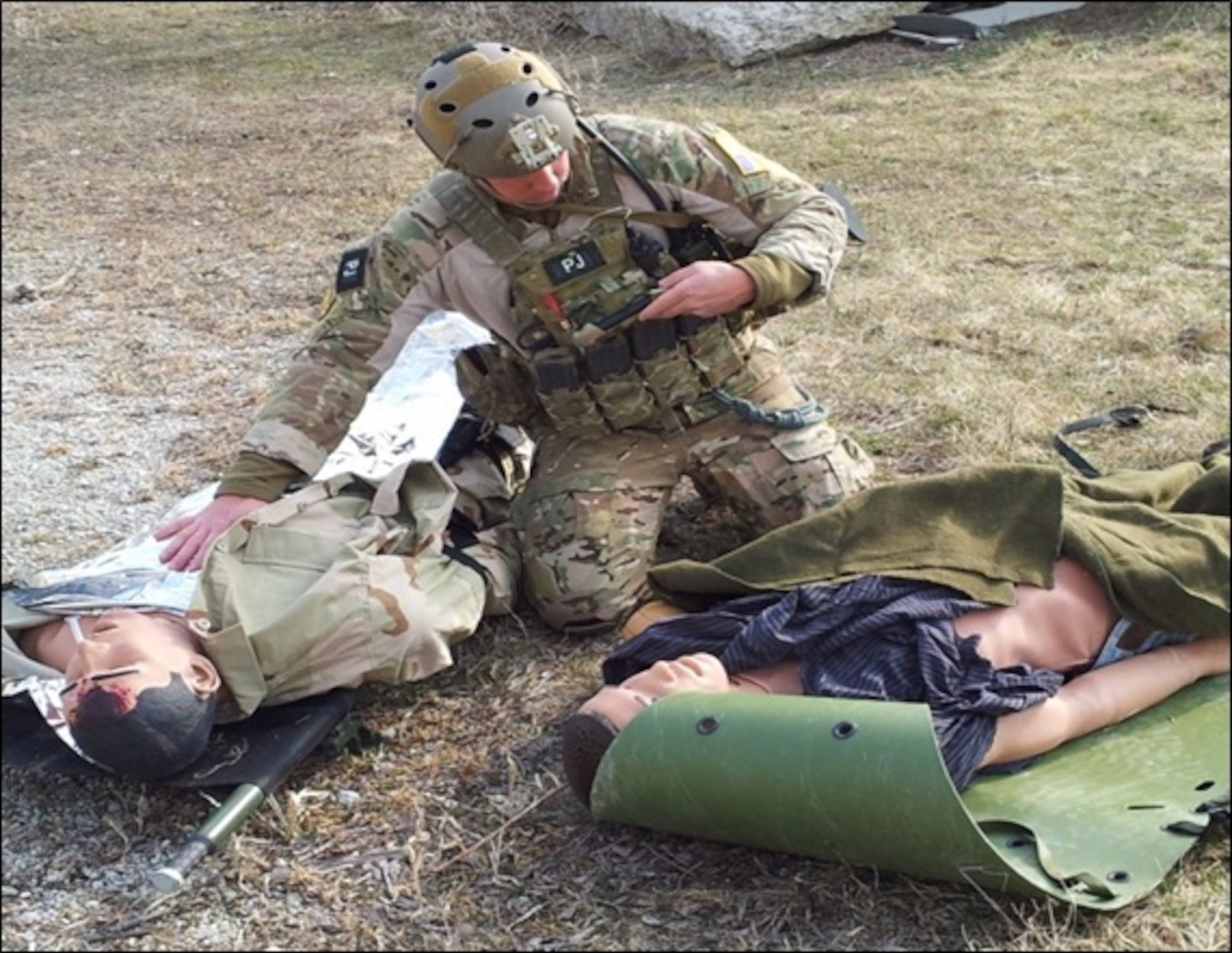 A pararescue jumper from the 123rd Special Tactics Squadron uses BATDOK in a mass casualty training exercise. (Courtesy photo/711th Human Performance Wing, Human Effectiveness Directorate)