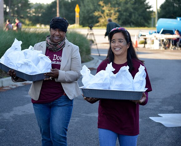 Volunteers deliver breakfast and lunch to homeless veterans during the Veteran Stand Down at the VA Community Resource and Referral Center on Friday, Oct. 30, 2015. (VA Photo by James Arrowood) 