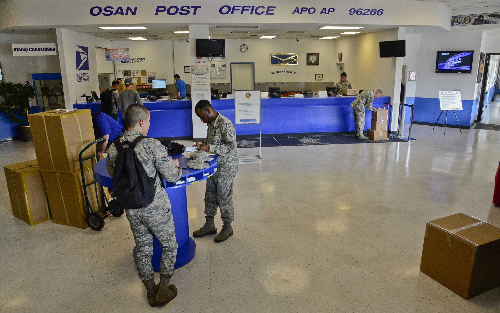 Post Office readies for the holiday rush > Osan Air Base > Article Display
