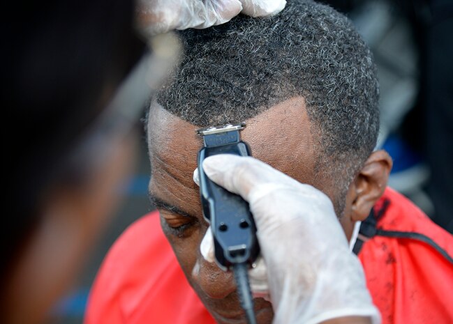 Gregory Griffin receives a haircut during the Veteran Stand Down at the VA Community Resource and Referral Center on Friday, Oct. 30, 2015. (VA Photo by James Arrowood)