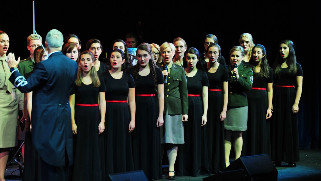 Students from North Andover High School perform “God Bless America” with the Singing Sergeants. (Photo by A1C Latasia Gross/released)