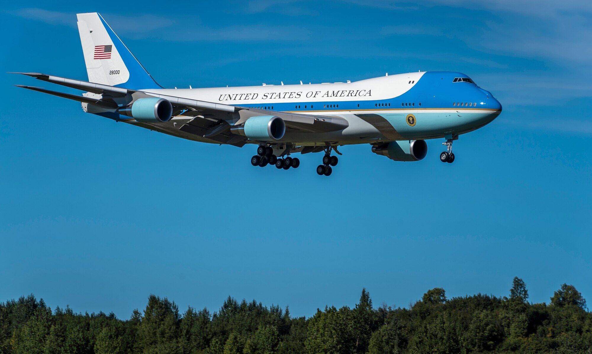 Air Force One, with President Barack Obama on board, prepares to land at Joint Base Elmendorf-Richardson, Alaska, Monday, Aug. 31, 2015. President Obama was the main speaker at a major event yesterday in Anchorage, Alaska, hosted by the U.S. Department of State entitled the Conference on Global Leadership in the Arctic: Cooperation, Innovation, Engagement and Resilience (GLACIER). GLACIER will focus the world’s attention on the most urgent issues facing the Arctic today and provide an unprecedented opportunity for foreign ministers and key stakeholders to define the region’s most crucial challenges; highlight innovative ways in which these challenges can be addressed at the local, national and international levels; and broaden global awareness of the impacts of Arctic climate change.  (U.S. Air Force photo/Justin Connaher)