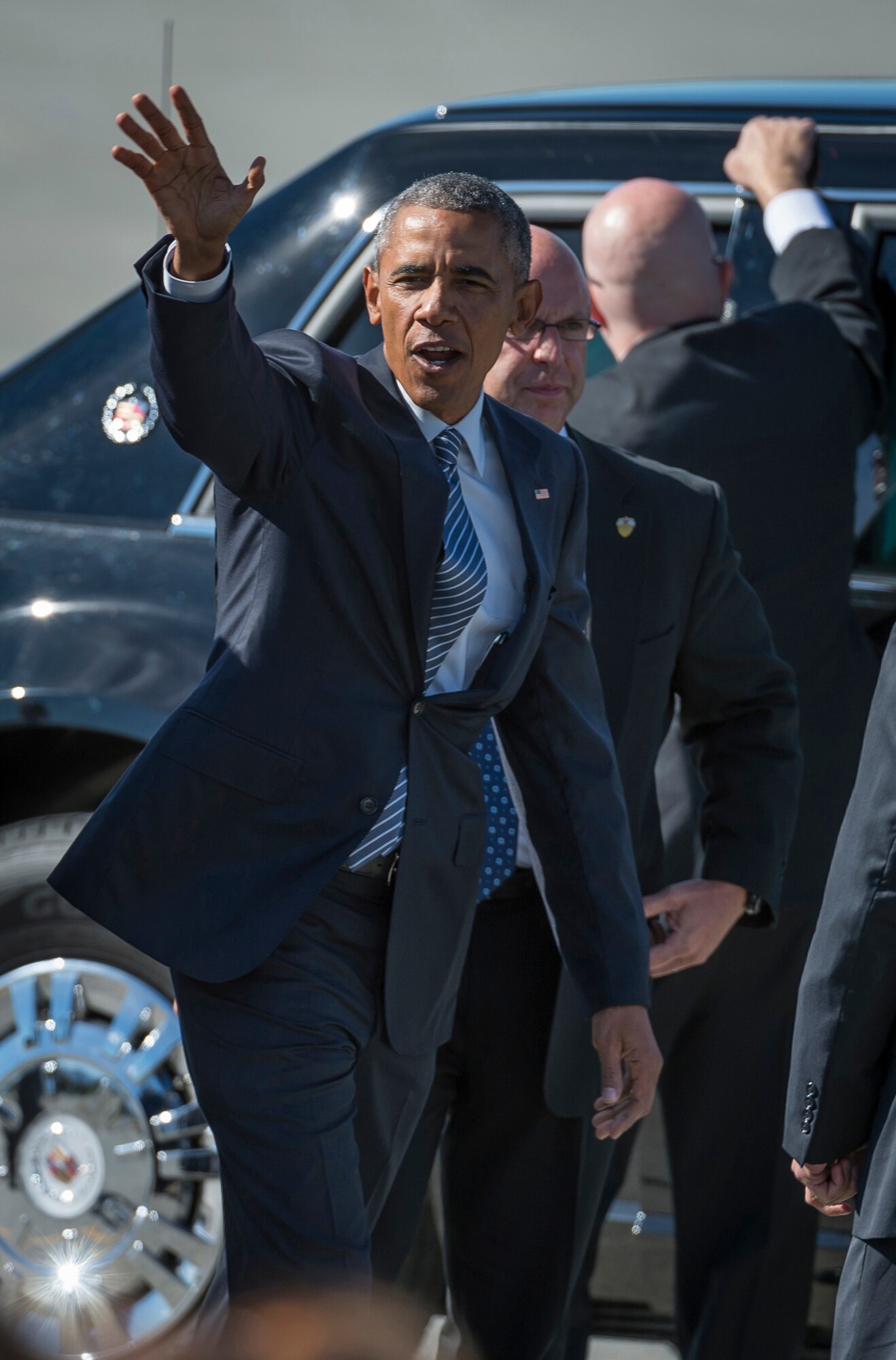 President Barack Obama waves to a crowd after disembarking Air Force One at Joint Base Elmendorf-Richardson, Alaska, Monday, Aug. 31, 2015. President Obama was the main speaker at a major event yesterday in Anchorage, Alaska, hosted by the U.S. Department of State entitled the Conference on Global Leadership in the Arctic: Cooperation, Innovation, Engagement and Resilience (GLACIER). GLACIER will focus the world’s attention on the most urgent issues facing the Arctic today and provide an unprecedented opportunity for foreign ministers and key stakeholders to define the region’s most crucial challenges; highlight innovative ways in which these challenges can be addressed at the local, national and international levels; and broaden global awareness of the impacts of Arctic climate change.  (U.S. Air Force photo/Justin Connaher)
