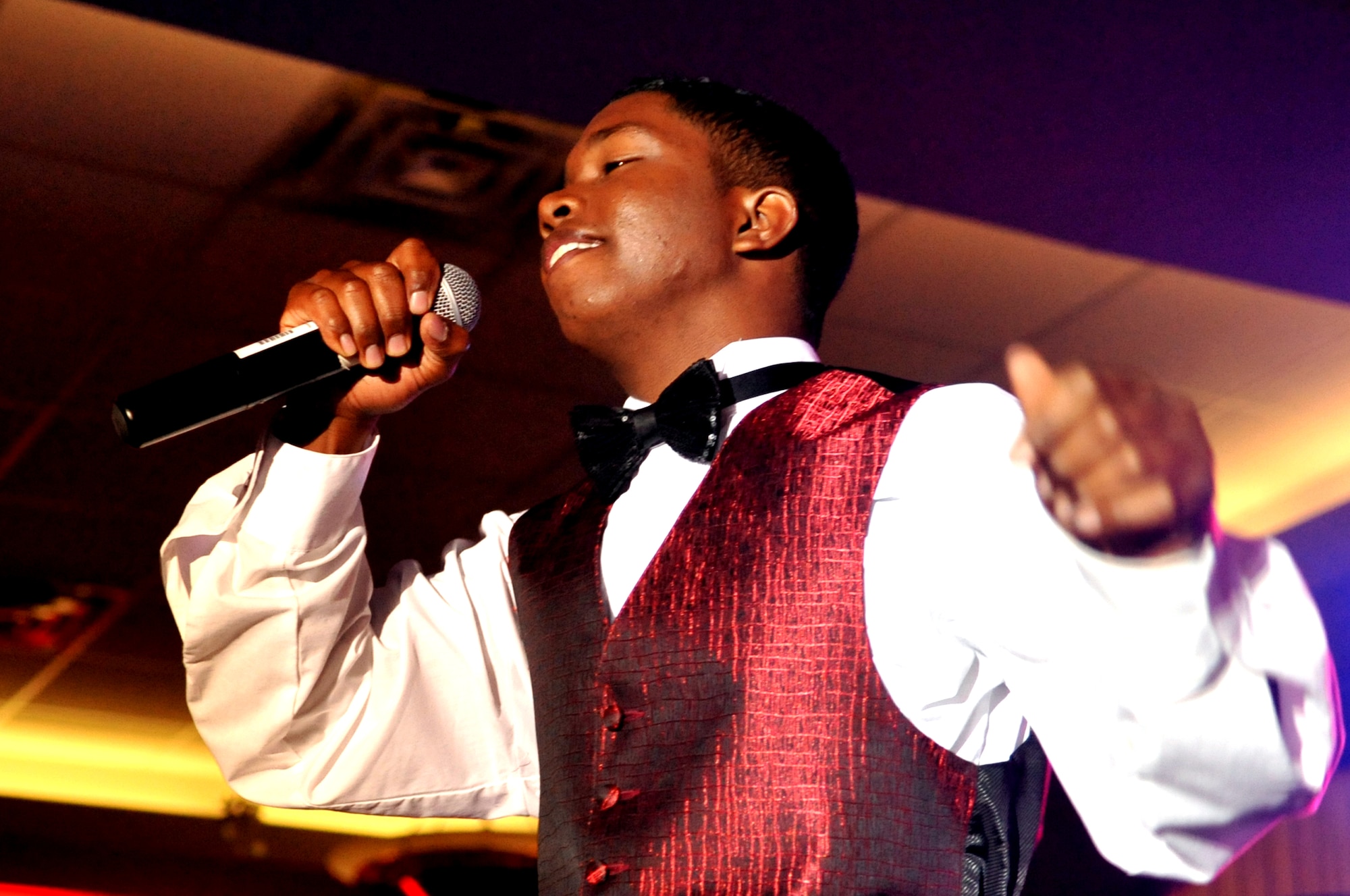 Airman 1st Class Kenneth Paige, 69th Maintenance Squadron, performs at the AMC Icon competition Aug. 28, 2015, on Grand Forks Air Force Base, North Dakota. Contestants were judged on technical excellence and showmanship, with the top performer being chosen to advance to Command Finals at Scott Air Force Base, Ill. (U.S. Air Force photo/Staff Sgt. Susan L. Davis)