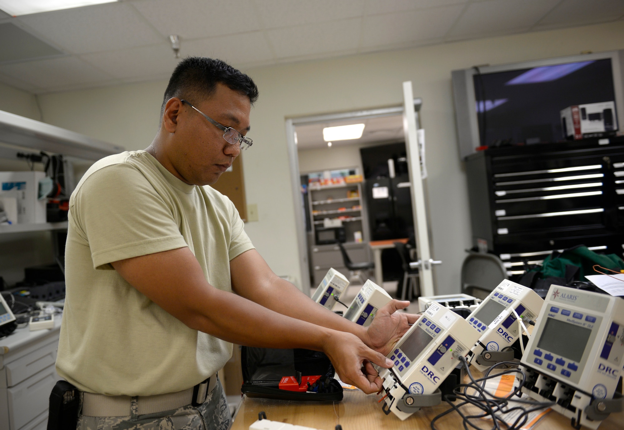 Tech. Sgt. Virgilio Biascan, 36th Medical Support Squadron, NCO in charge of biomedical equipment maintenance calibrates medical infusion pumps Aug. 25, 2015, at Andersen Air Force Base, Guam. Biomedical equipment technicians are responsible for maintenance of all medical equipment used on base. (U.S. Air Force photo by Staff Sgt. Alexander W. Riedel/Released)