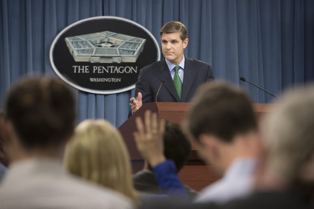 Pentagon Press Secretary Peter Cook briefs reporters at the Pentagon, Sept. 3, 2015. DoD photo by U.S. Air Force Master Sgt. Adrian Cadiz