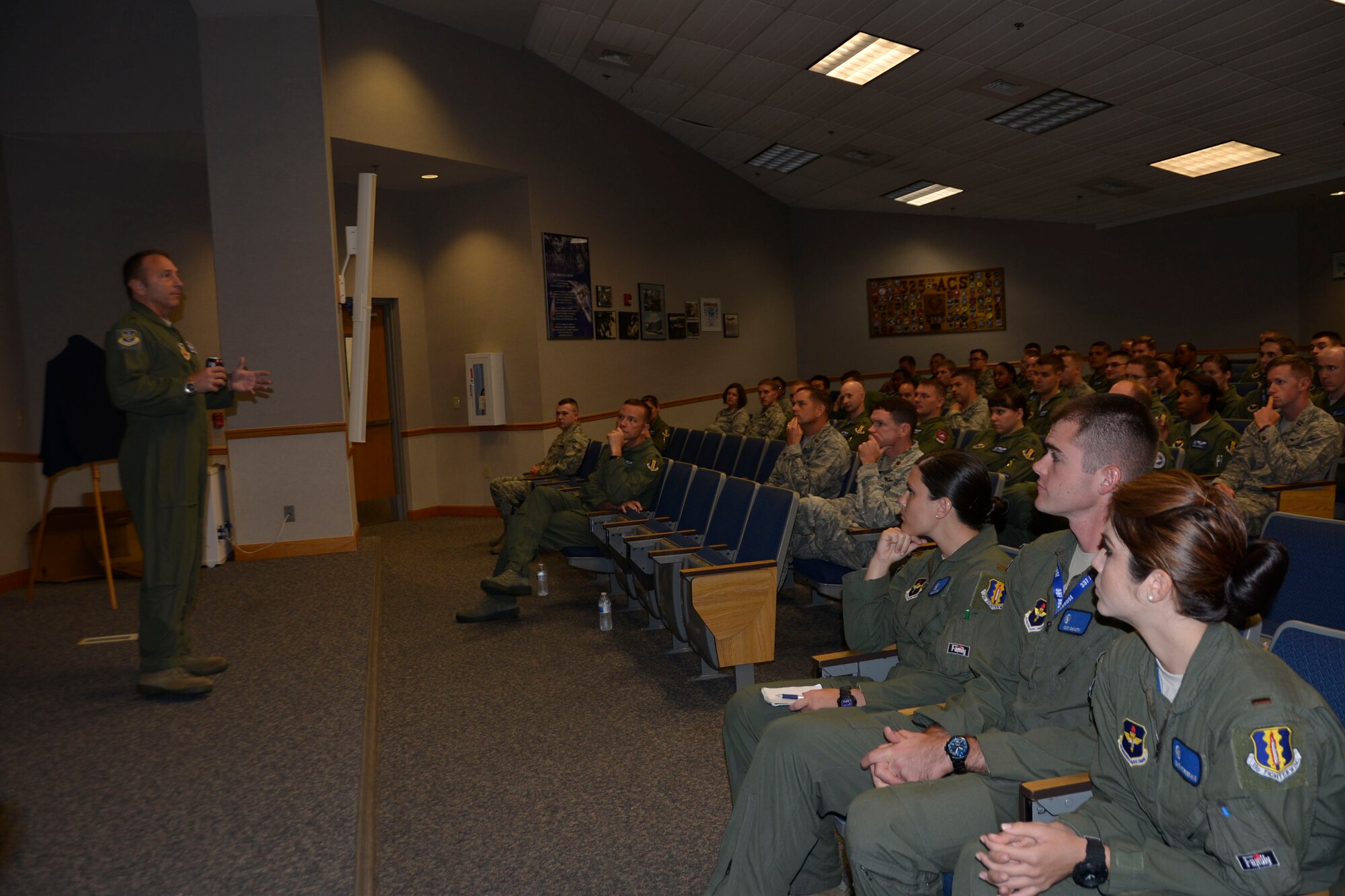 Brig. Gen. David Hicks, 1st Air Force (Air Forces Northern) vice commander, shares some thoughts during a mentoring question-and-answer session with Air-Battle-Manager Course students and staff at the 337th Air Control Squadron here Aug. 26. Hicks hosted the session as part of activities that culminated in a graduation ceremony he presided over later that day. (Air Force Photo Released/Mary McHale)