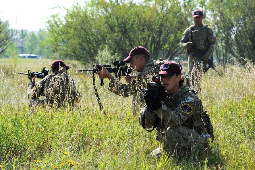 Members of the 91st Security Forces Group Global Strike Challenge team use hand signals during tactical training at Minot Air Force Base, N.D., Sept. 2, 2015. To train for the GSC, the team has been doing physical and mental training every day, as well as working on their tactics and teamwork. (U.S. Air Force photo / Senior Airman Kristoffer Kaubisch)