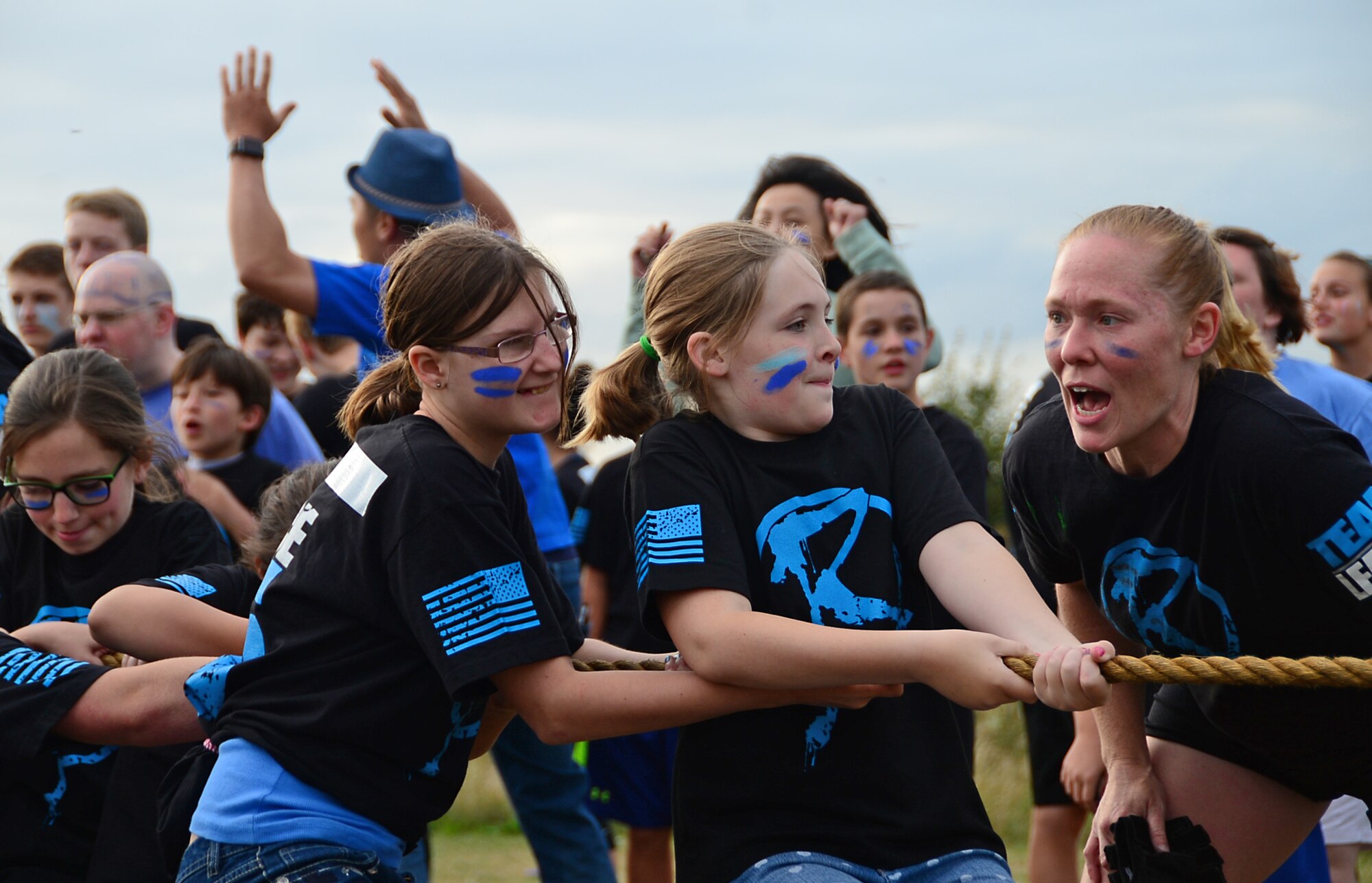 A team leader encourages teammates during a competition known as “The RACE,” at Royal Air Force Lakenheath, England, Aug. 3, 2015. Teams made up of 12 team leaders and 260 middle and high school students compete in physically challenging games to help build new relationships before the start of the school year. (U.S. Air Force photo by Senior Airman Erin O’Shea/Released) 