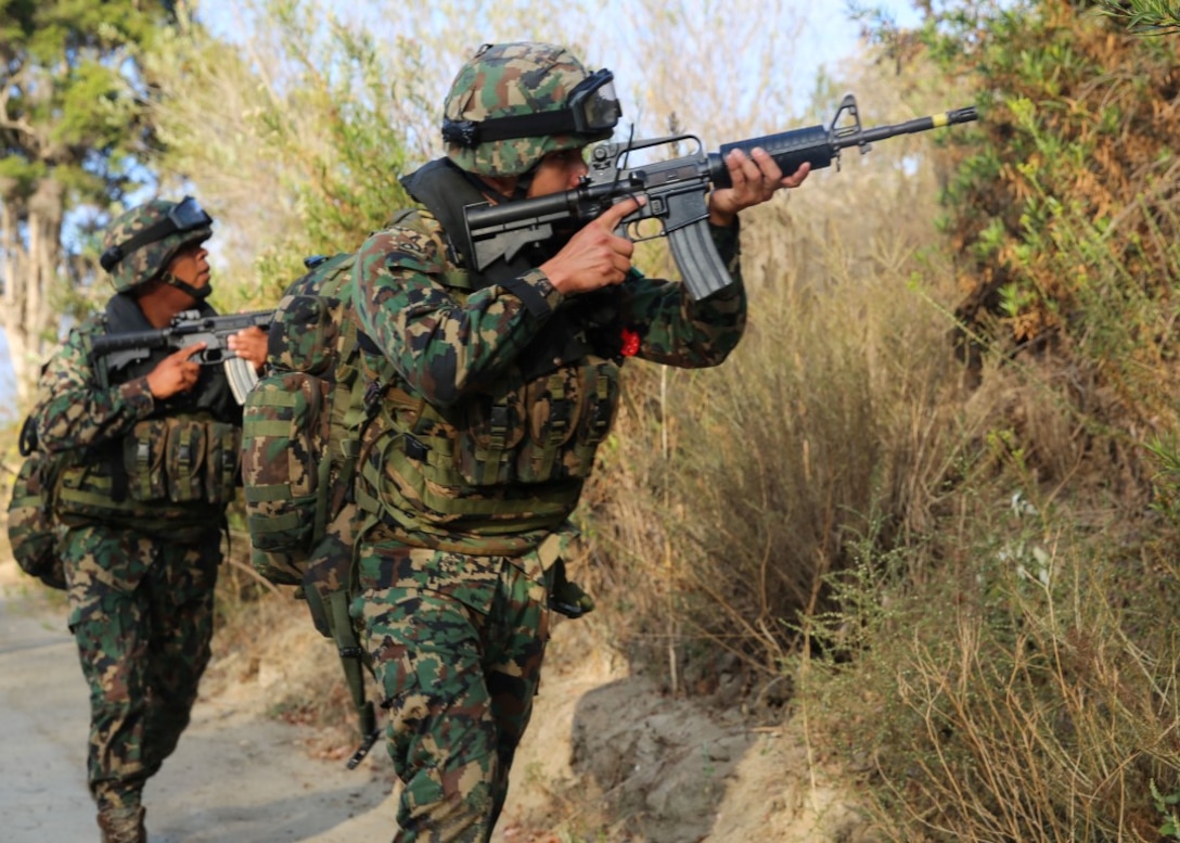 Marines with Zodiac Battalion, Mexican Naval Infantry Forces, remain alert during a patrol following an amphibious landing near San Onofre beach as a part of Exercise Dawn Blitz 2015 aboard Marine Corps Base Camp Pendleton, Calif., Sept. 5, 2015. The purpose of DB15 is to establish strong relationships between coalition forces, to include Japan, Mexico and New Zealand to strengthen operations in joint amphibious environments.