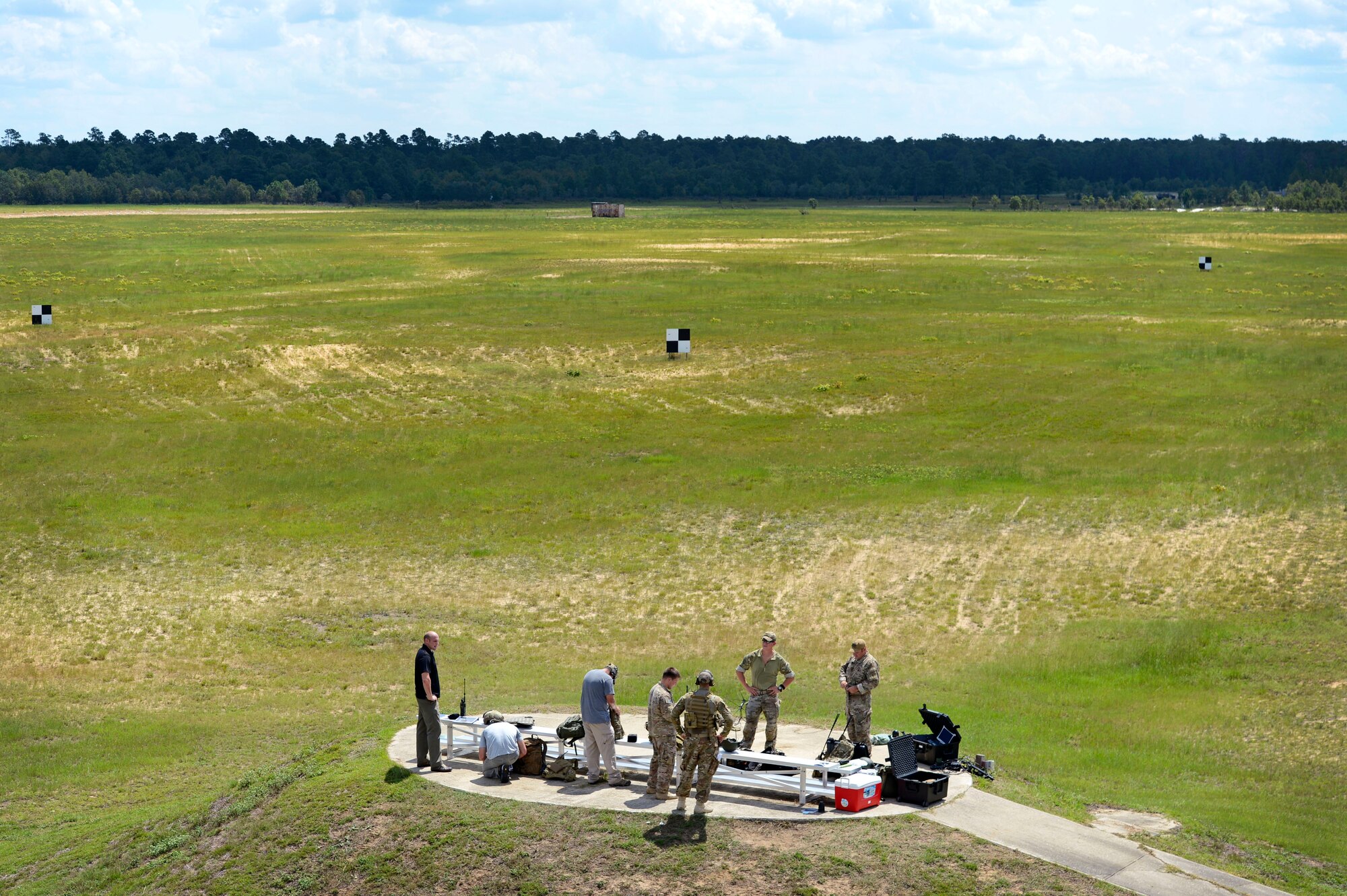 U.S. Army joint terminal attack controllers assigned to the U.S. Army Special Operations Command, conduct JTAC training at Poinsett Electronic Combat Range in Wedgefield, S.C., Sept. 1, 2015. The JTACs used the range because of its ability to receive live munitions and clear airspace. (U.S. Air Force photo by Senior Airman Jensen Stidham/Released)