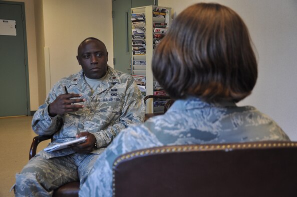WRIGHT-PATTERSON AIR FORCE BASE, Ohio—Maj. Audric Bills, 445th Airlift Wing Equal Opportunity director, talks with an Airman during the August 4, 2015 unit training assembly. In addition to providing large-scale briefings on the program during wing commander’s calls, EO offers unit-level briefings on sexual harassment and human relations.  They also get out among the units to have impromptu discussions with Airmen. (U.S. Air Force photo/Senior Airman Joel McCullough)