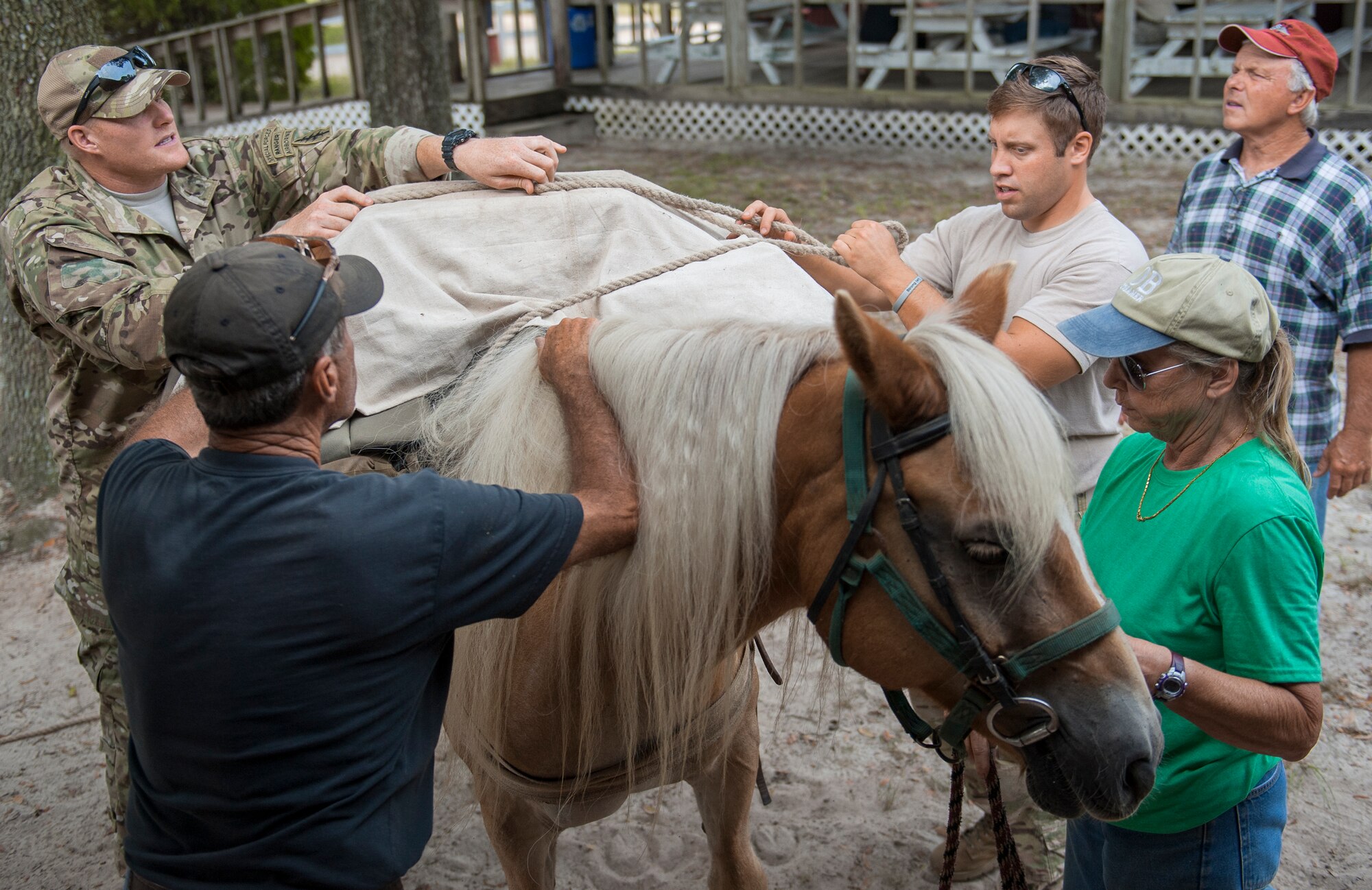 Soldiers with the Army’s 7th Special Forces Group (Airborne), practice tying a single diamond knot as instructors look on at Eglin Air Force Base, Fla. Sept. 3. Members of Eglin’s Sand and Spur Riding Club provide volunteers and horses to train service members how to saddle, pack, ride and care for horses. The training is done to expose them to horses and to teach techniques they can apply when deployed to remote locations. (U.S. Air Force photo/Ilka Cole) 