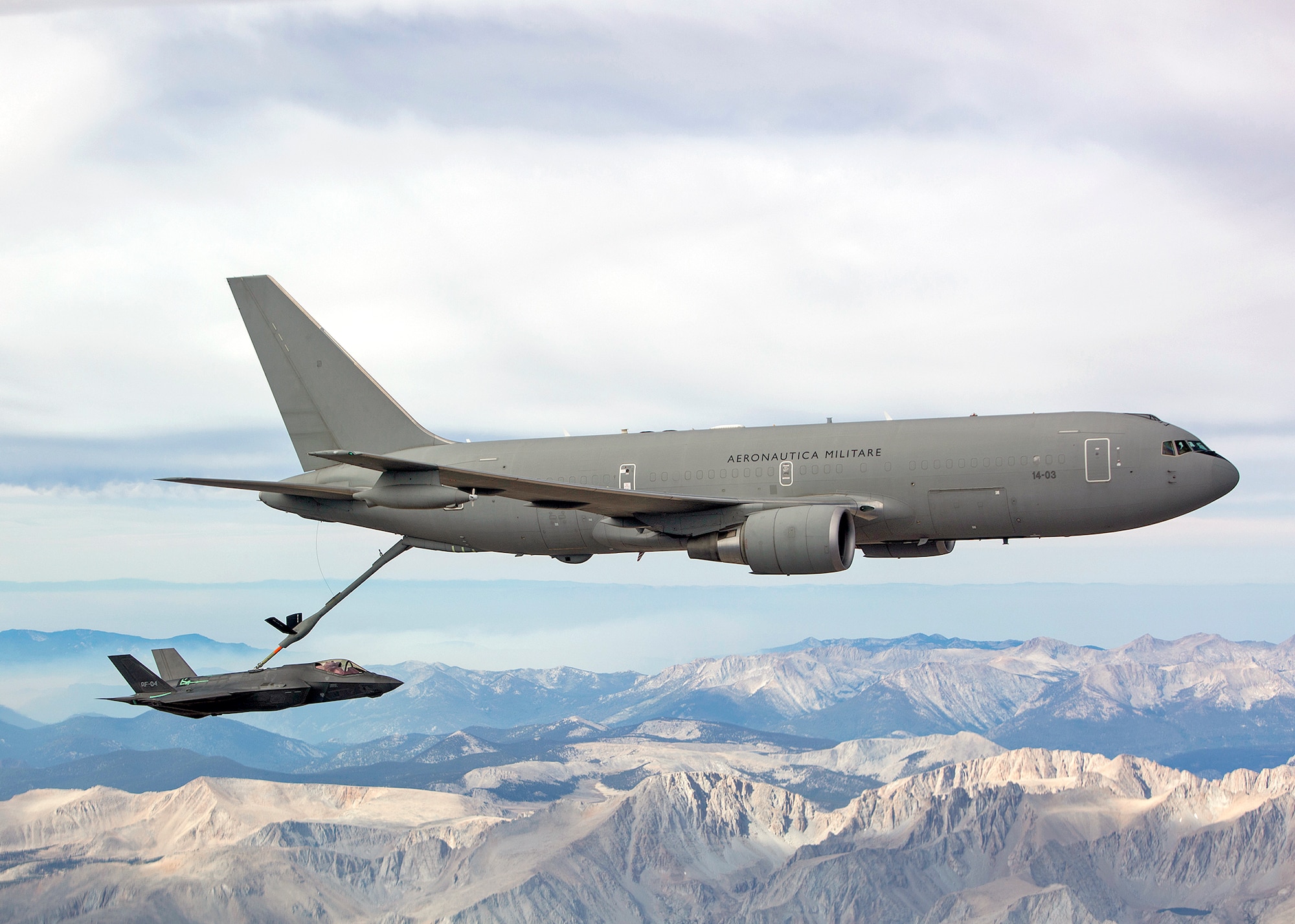 An Italian Air Force KC-767A tanker refuels an F-35A during a test sortie Aug. 6, 2015. Italy’s F-35 program achieved two recent milestones with the completion of the first aerial refueling certification between an Italian Air Force KC-767A tanker with an F-35A and the inaugural flight of an Italian-built F-35A. (Lockheed Martin photo/Jonathan Case)