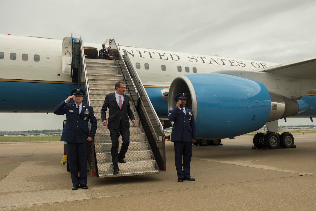 Defense Secretary Ash Carter arrives in St. Louis, Mo., to speak with workers at Boeing and kick off the Defense Advanced Research Projects Agency’s “Wait, What?" future technology forum, Sept. 9, 2015. DoD photo by U.S. Air Force Senior Master Sgt. Adrian Cadiz