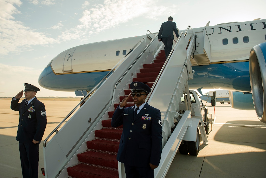 Defense Secretary Ash Carter departs Joint Base Andrews, Md., to deliver remarks to workers at Boeing and kick off the Defense Advanced Research Projects Agency’s “Wait, What?" future technology forum Sept. 9, 2015 in St. Louis, Mo. DoD photo by U.S. Air Force Senior Master Sgt. Adrian Cadiz