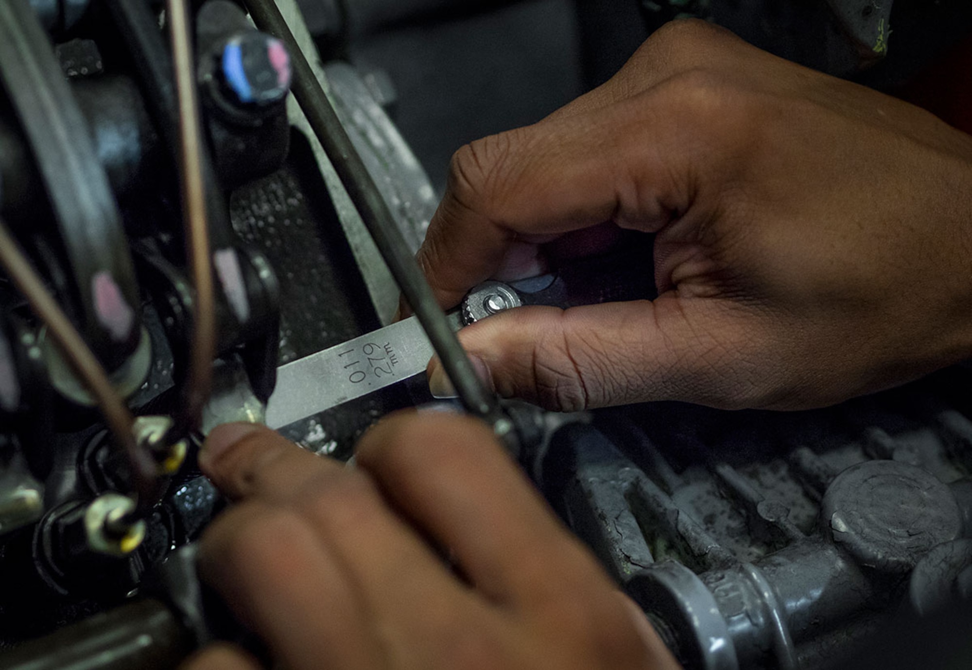 TSgt. Curtis Williams, assigned to the 372nd Training Squadron, a native of Chicago, teaches Airmen assigned to Joint Base Elmendorf-Richardson’s 3rd Maintenance Squadron advanced maintenance procedures for aircraft, and hydraulic line testing equipment in order to keep their skills sharp during a course on JBER, Alaska, Tues. Sept. 8, 2015.  (U.S. Air Force photo/Justin Connaher)