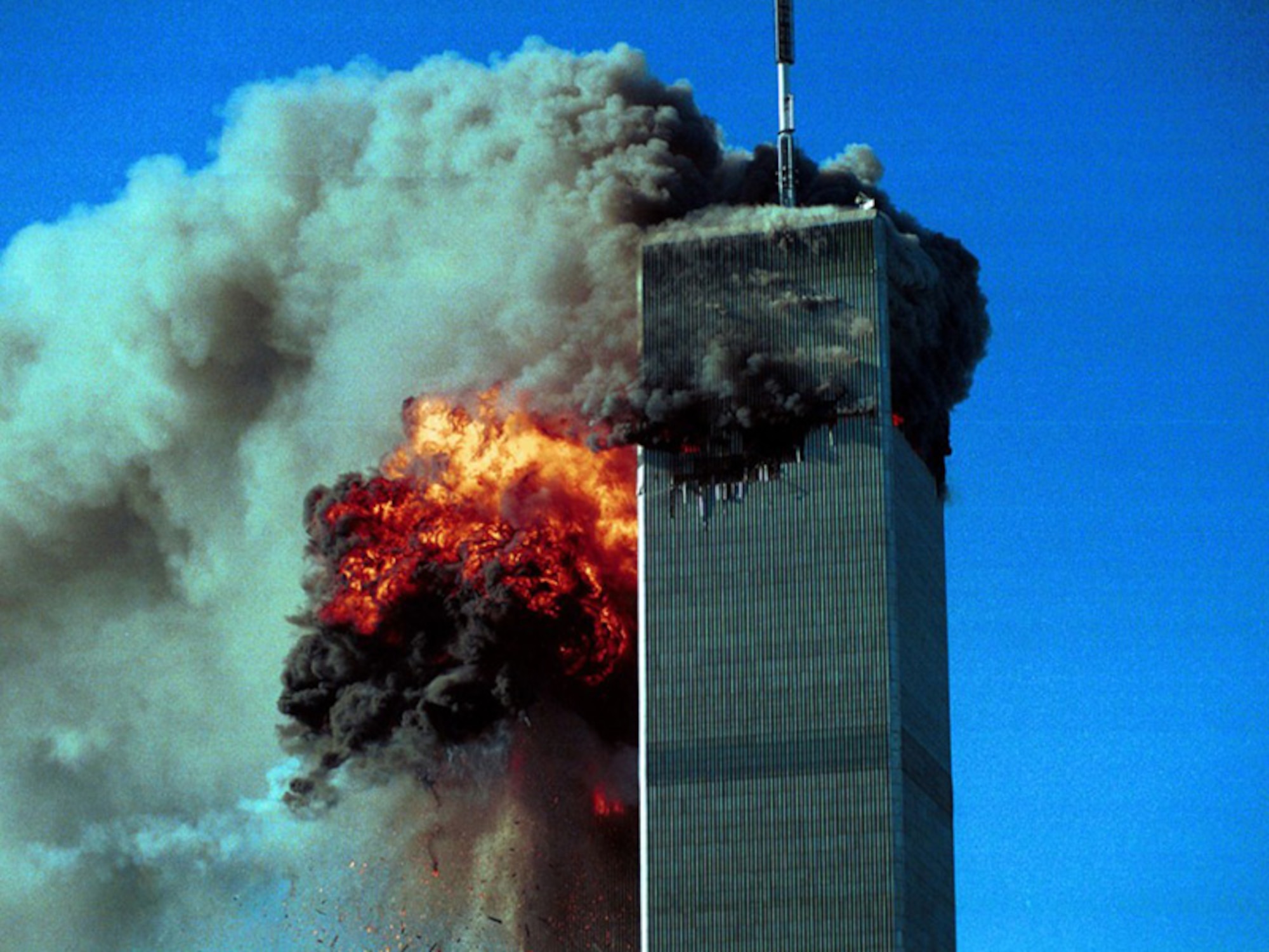 The impact severs two of three emergency stairwells and 80% of the elevator cables, trapping many inside elevator cars and cutting off escape routes. Despite rubble choking it, Stairwell A remains passable. Eighteen successfully evacuate down it from above the impact zone.( Photograph by Roberto Rabanne, From The Roberto Rabanne Archive)
