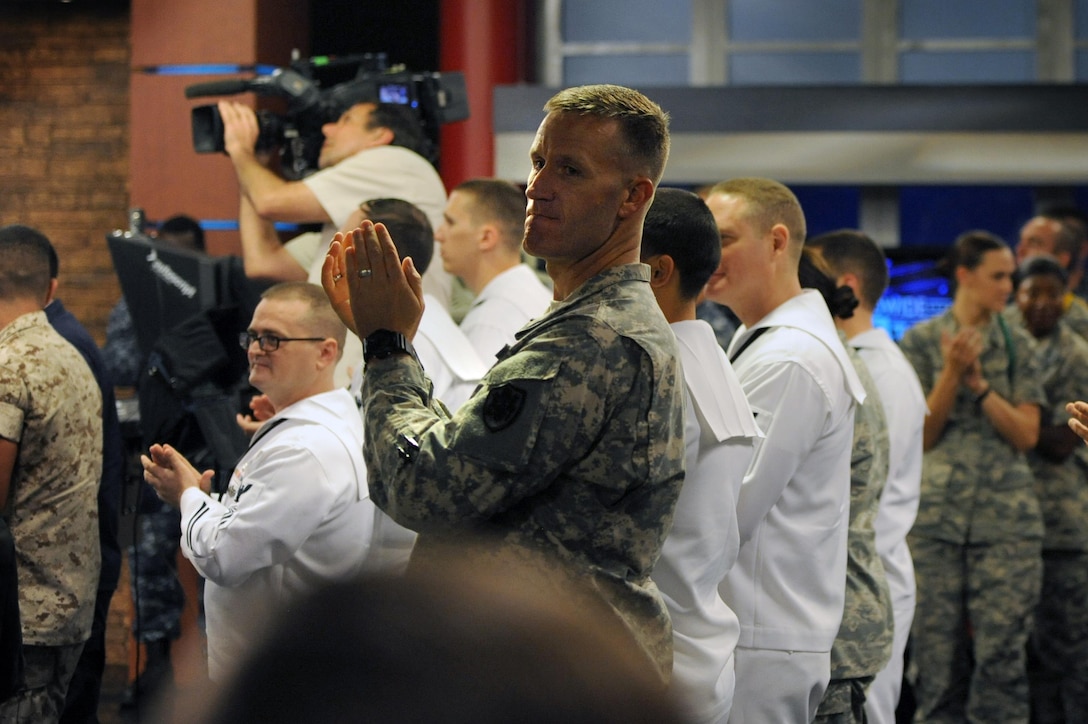 Service members applaud President Barack Obama during his worldwide troop talk from Fort Meade, Md., Sept. 11, 2015. DoD photo by Marvin Lynchard