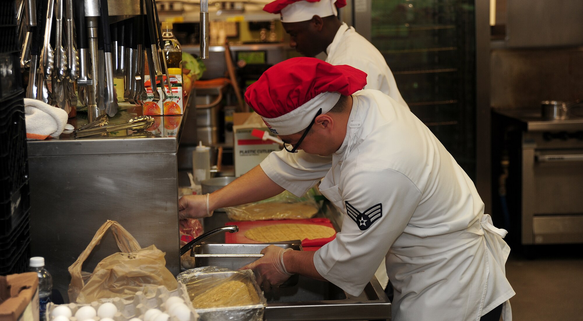 Senior Airman Rafael Hirao, a storeroom manager for the 509th Force Support Squadron, prepares for the red team’s main dish during the Global Strike Iron Chef Challenge at Whiteman Air Force Base, Mo., Sept. 4, 2015. The red team won the competition and will compete at the major command level at Barksdale AFB, La.
(U.S. Air Force photo by Airman 1st Class Jovan Banks/Released)

