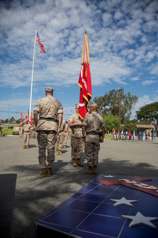 U.S. Marine Corps Sgt. Maj. William T. Sowers, 1st Marine Division Sergeant Major, presents the battle colors to Brig. Gen. Daniel D. Yoo, 1st Marine Division Commanding General, during a change of command ceremony at Marine Corps Base Camp Pendleton, Calif., Sept. 10, 2015. The ceremony signifies the transfer of responsibility and authority of 1st Marine Division between Commanding Generals. (U.S. Marine Corps photo by Sgt. Luis A. Vega, 1st Marine Division Combat Camera/Released)