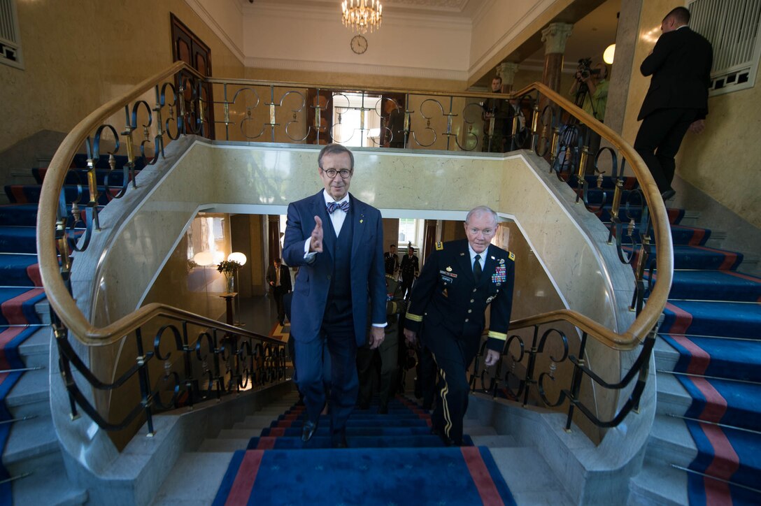 Estonian President Toomas Hendrik Ilves gives U.S. Army Gen. Martin E. Dempsey, chairman of the Joint Chiefs of Staff, a tour of the Estonian presidential palace in Kadriorg Park, Tallinn, Estonia, Sept. 15, 2015. DoD photo by D. Myles Cullen