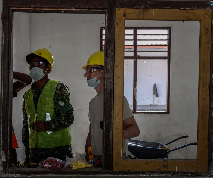 Senior Airman Zachary Hambright, Pacific Angel 15-2 electrician, studies an electrical connection with soldiers of the Falintil Forças de Defesa de Timor-Leste, during a PACANGEL engineering project Sept. 5, 2015, in Baucau, Timor-Leste. Efforts undertaken during Pacific Angel help multilateral militaries in the Pacific improve and build relationships across a wide spectrum of civic operations, which bolsters each nation’s capacity to respond and support future humanitarian assistance and disaster relief operations. (U.S. Air Force photo by Staff Sgt. Alexander W. Riedel/Released)
