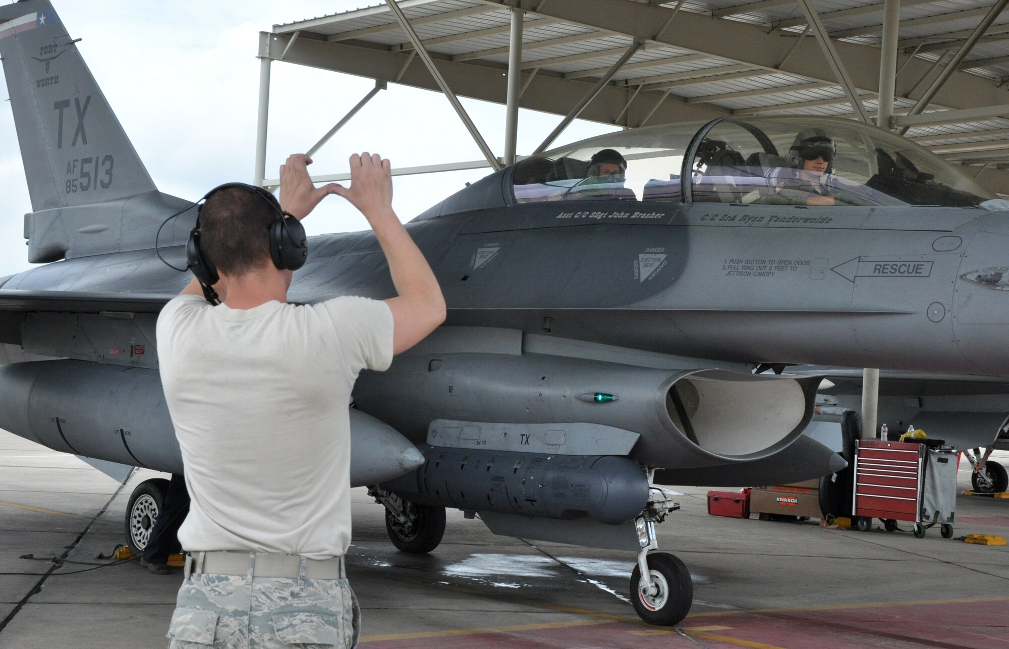 NAVAL AIR STATION FORT WORTH JOINT RESERVE BASE, Texas - A U.S. Air Force
Academy cadet receives an orientation flight June 21 in an F-16 with the 301st Fighter Wing here. These flights are not only a unique opportunity for cadets, but also introduce cadets to military flying operations and motivate those considering a career as a pilot. (U.S. Air Force photo by Master Sgt. Julie Briden-Garcia)