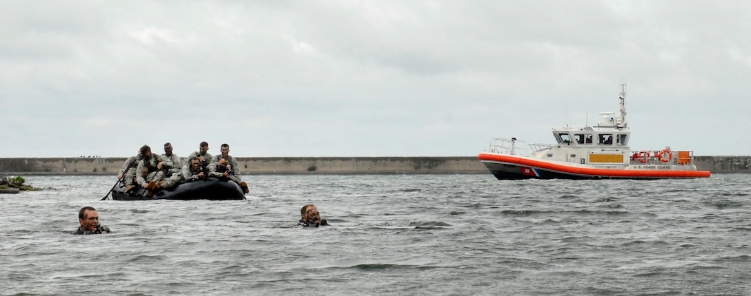 New York Army National Guardsmen conduct a training exercise with a F470 Combat Rubber Raiding Craft in Buffalo, N.Y., Sept. 13, 2015. New York National Guard photo by Army Spc. Alexander Rector 