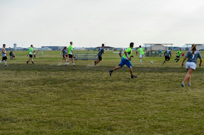 NFL linebacker hosting youth football camp at Joint Base Langley-Eustis