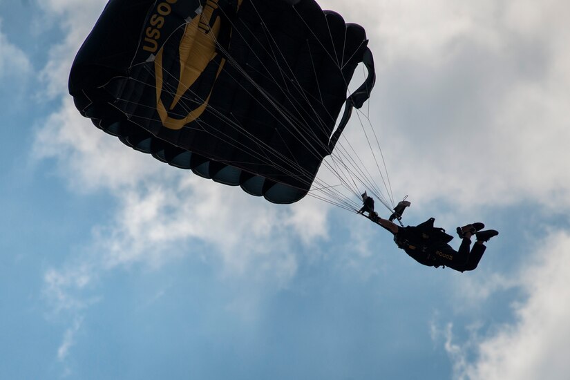 A member of the para-commandos jump team parachutes down to the ground during an air show rehearsal on Joint Base Andrews, Md., Sept. 18, 2015. The U.S. Air Force holds air shows to inspire patriotism and demonstrate air superiority to the local community. (U.S Air Force photo by Airman 1st Class Philip Bryant/Released)