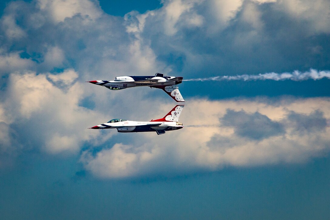 U.S. Air Force Thunderbirds perform during the rehearsal day prior to the 2015 Andrews Air Show at Joint Base Andrews, Md., Sept. 18, 2015. The Thunderbirds will be the headlining performers for the 2015 AAS on Sept. 19, 2015. (U.S. Air Force photo/Airman 1st Class Ryan J. Sonnier)